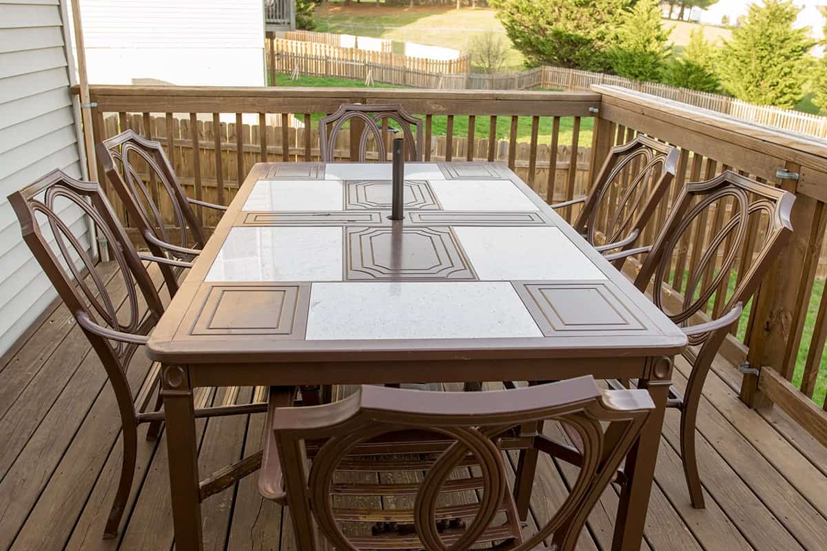 Before of thrift store find outdoor patio table and chairs